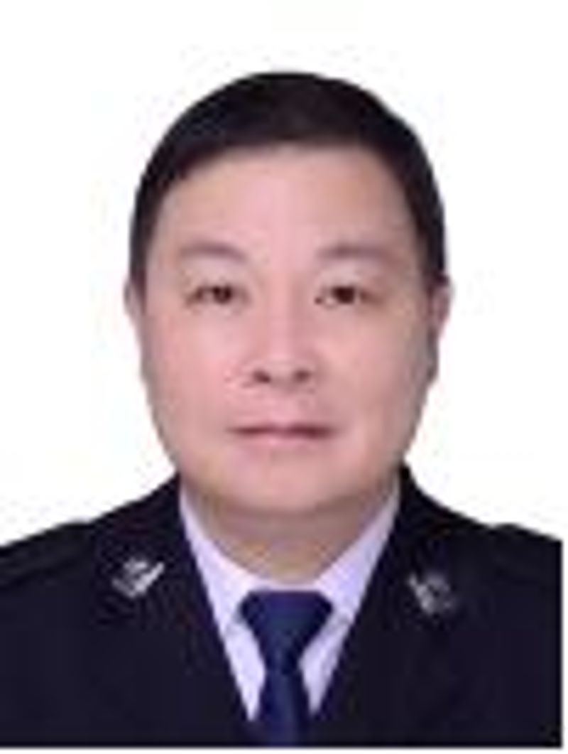 吕成文