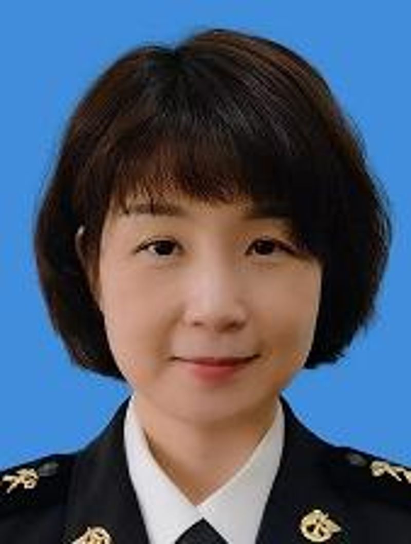 黄静